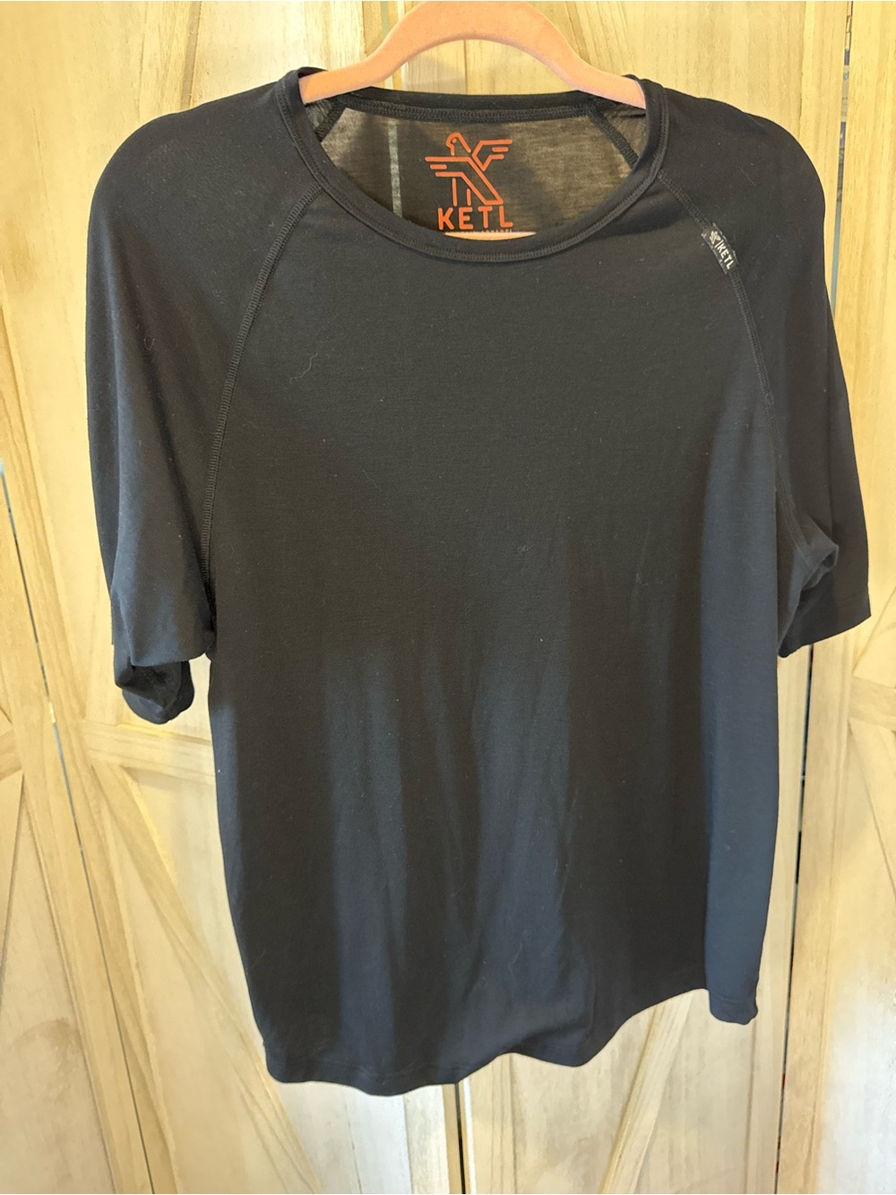 KETL Men’s Black Short-Sleeve Crew Tee mountain hiking outdoor wear
